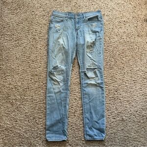 Levi Strauss Blue Jean Women's Light 711 Size 28 Distressed Skinny/Tapered